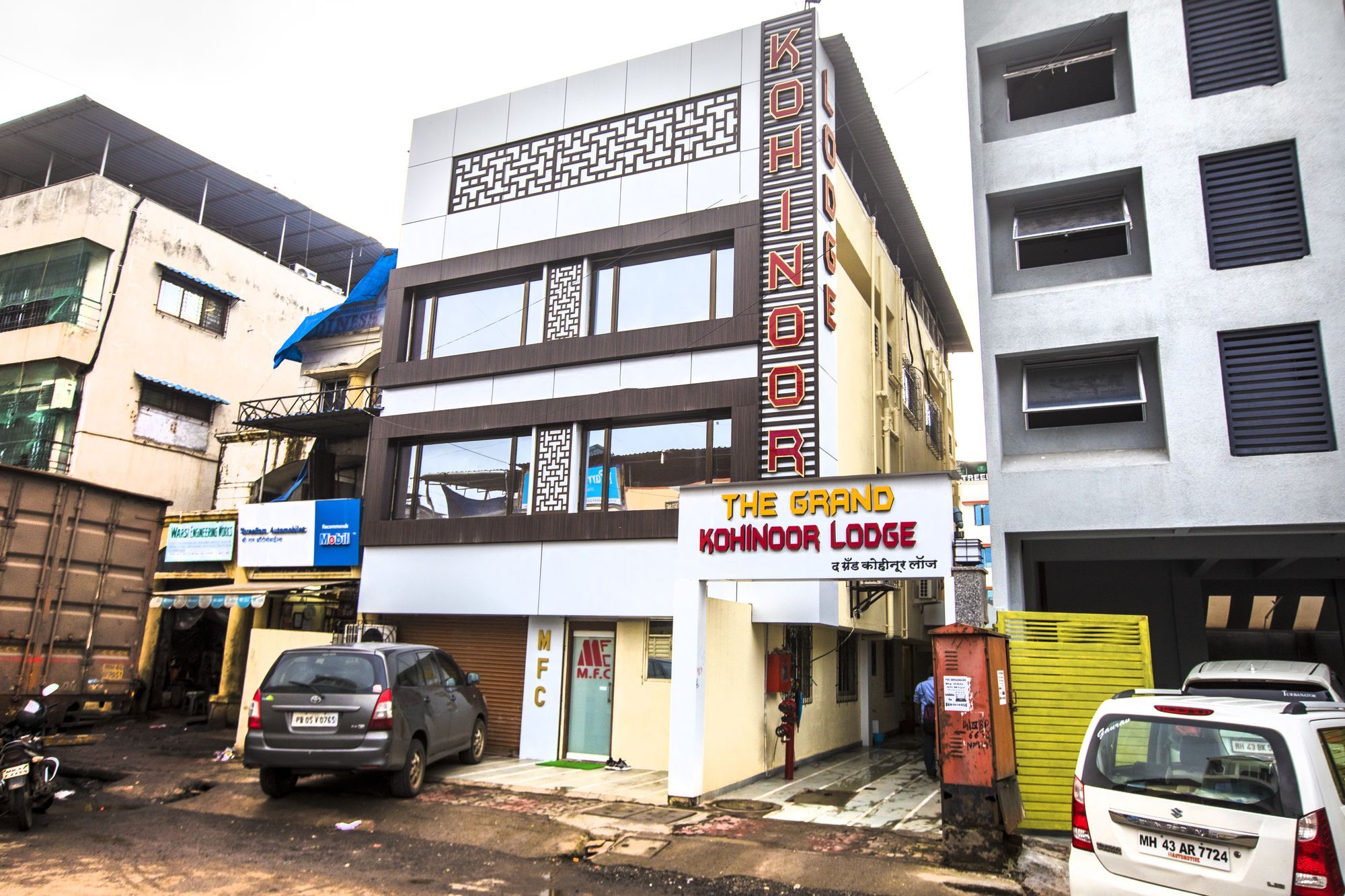Hotel Fabexpress The Grand Kohinoor - Behind Apmc Turambhe Exterior foto