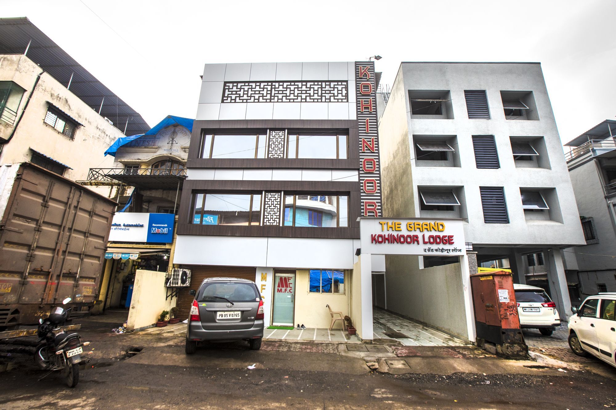 Hotel Fabexpress The Grand Kohinoor - Behind Apmc Turambhe Exterior foto